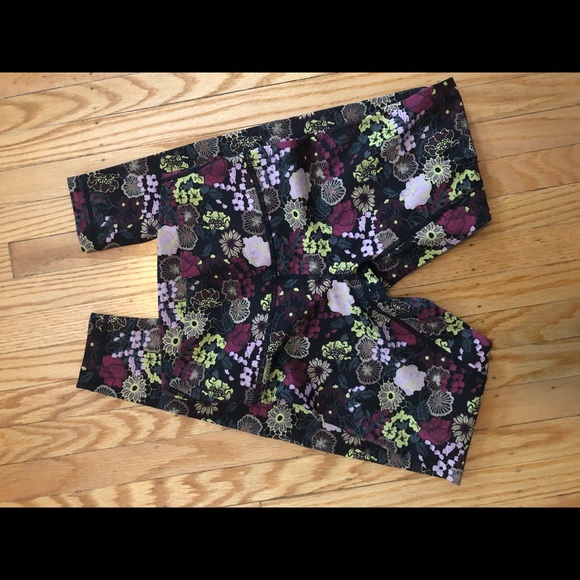 Lululemon fluorolace luxtreme leggings - Picture 2 of 5